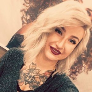 Meet your Posher, Cassandra